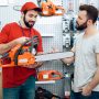 Elektrická řetězová pila – neocenitelný pomocník nejen na zahradu