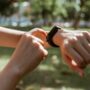 Měli byste si koupit chytré hodinky nebo fitness tracker?
